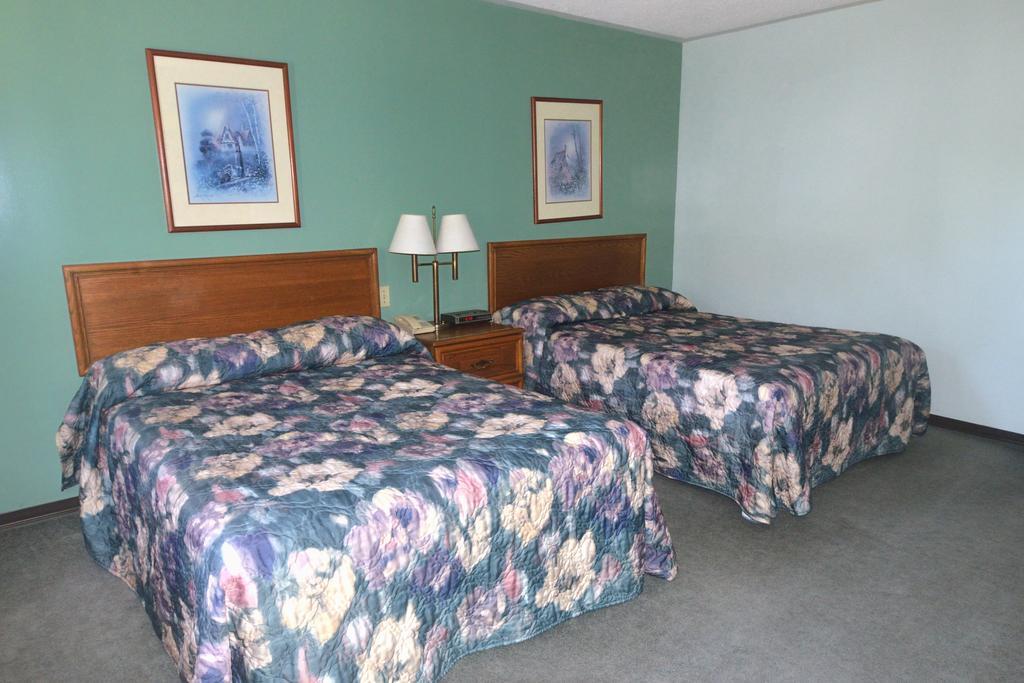 Voyageur Motel Yarmouth Exterior photo
